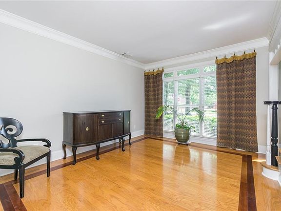 4th image of 4049 Honeytree Ln NE