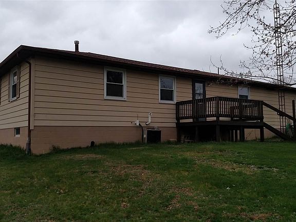 3rd image of 304 Woodlawn Cir