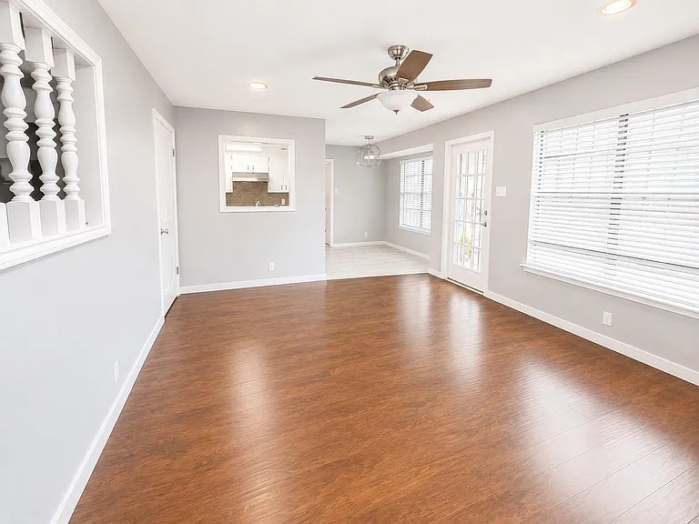 305 Starbright Dr — Photo 5