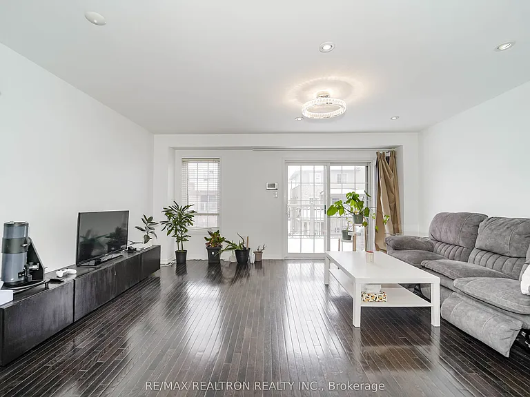 401 Rossland Rd E — Photo 10