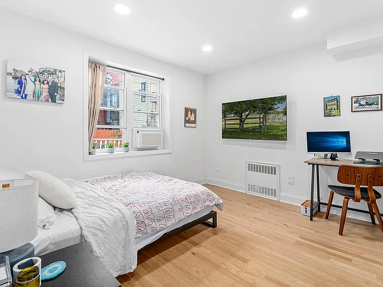 2551 Crescent St #1 — Photo 7