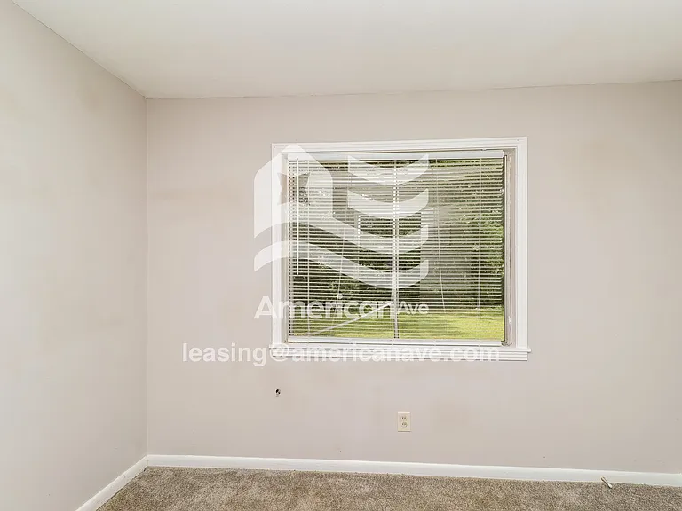 1179758_013_bedroom_12.jpg