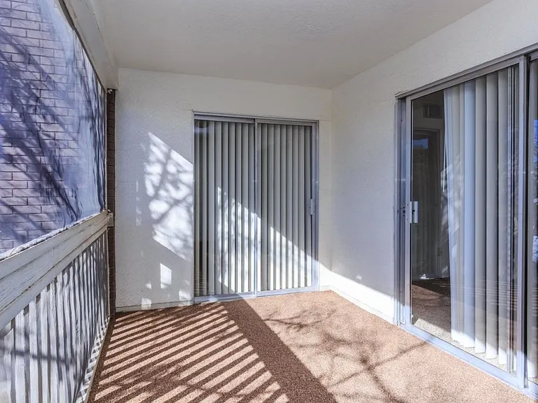 Carondelet Apartments — Photo 21