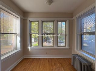 906 Seward St #1A, Evanston, IL 60202