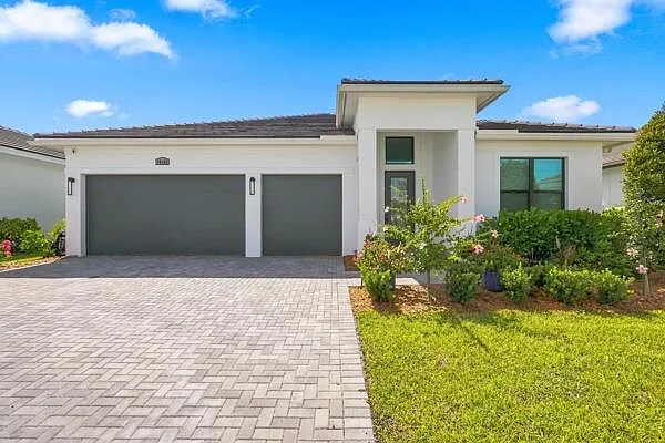 3 bed, 3.0 bath, 2490 sqft, $4,700 — Photo 1