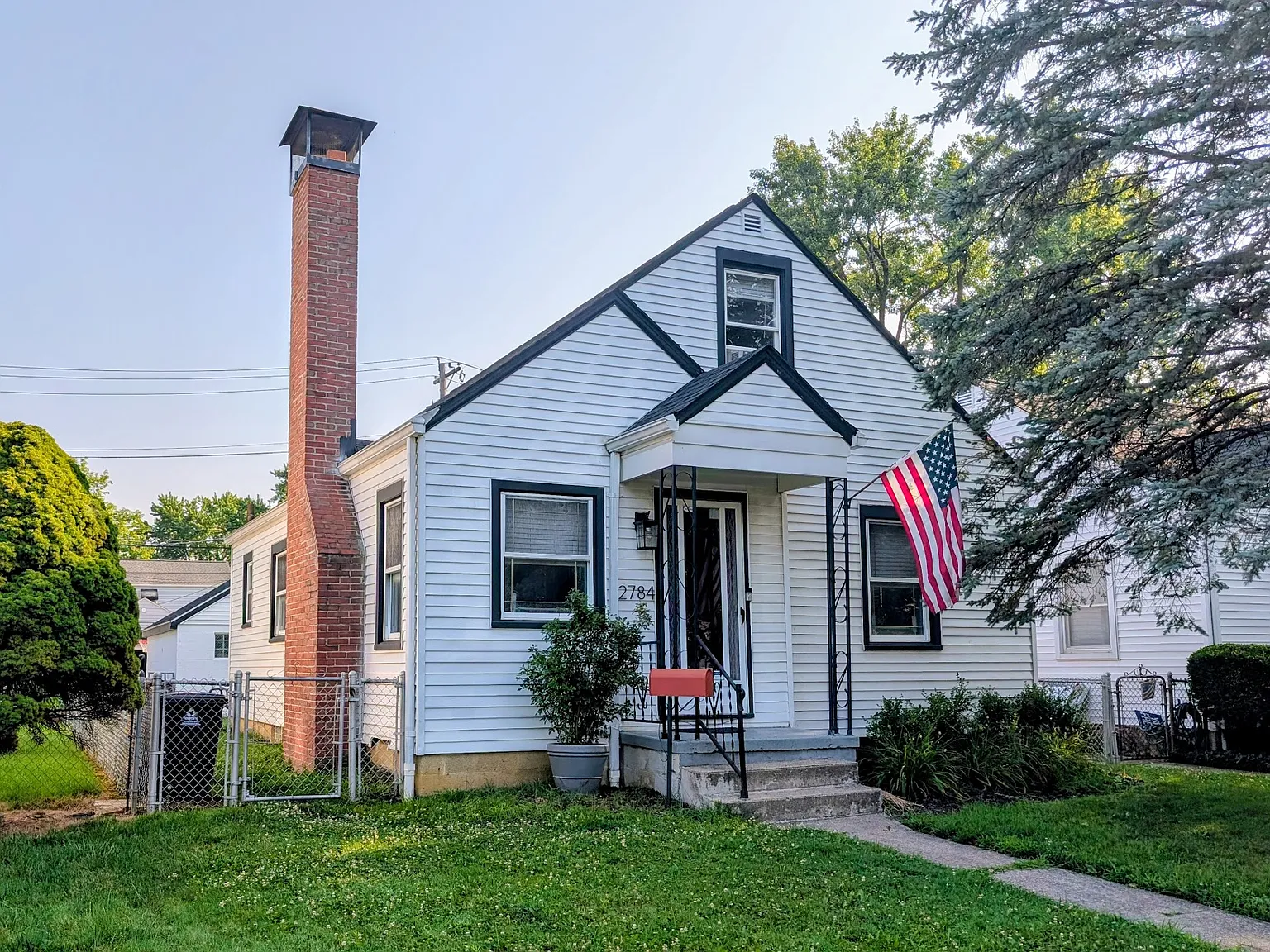 3 bed, 1300 sqft, $2,400 — Photo 1
