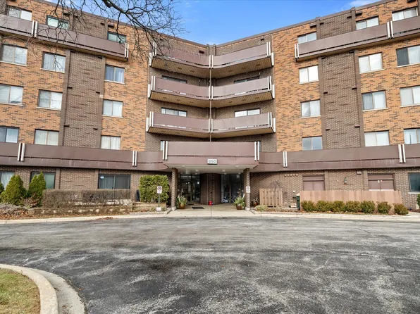 850 Wellington Ave Unit 303, Elk Grove Village, IL 60007