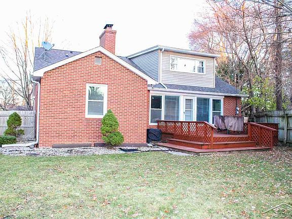 3rd image of 3 Roethke Ct