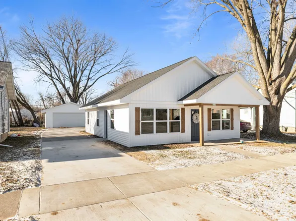 2215 Ashland St, Oshkosh, WI 54901