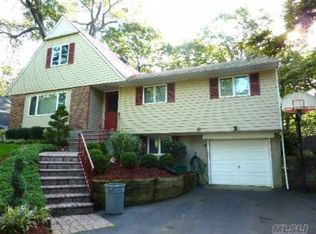 35 Dorothy Ln, Kings Park, NY 11754