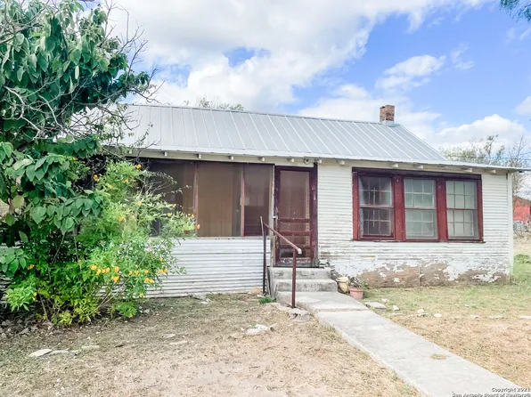 201 N Sweeney St, Brackettville, TX 78832