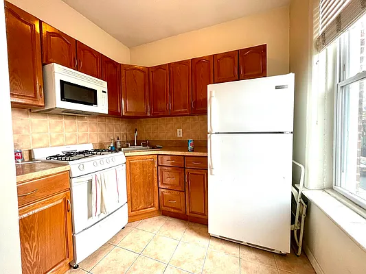 Rented by Evergreen Realty & Investments | media 15