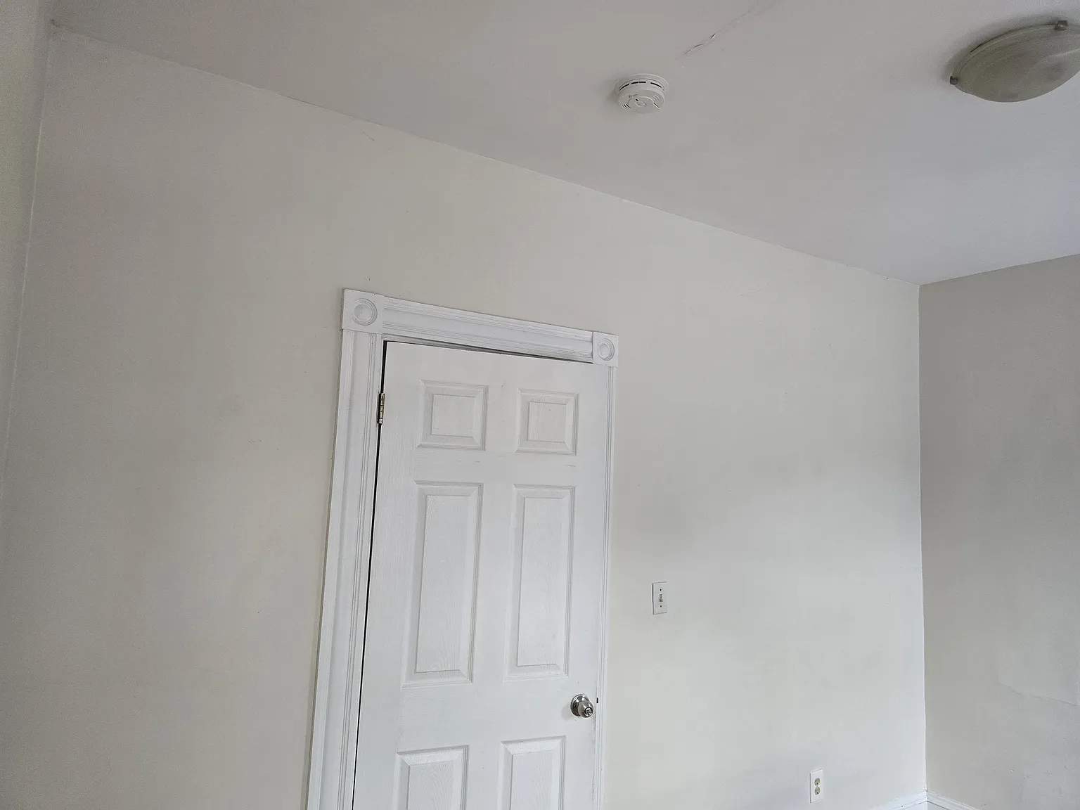 6 bed, 400 sqft, $1,050 — Photo 2