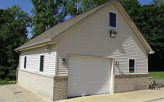 650 Sqft detached garage
