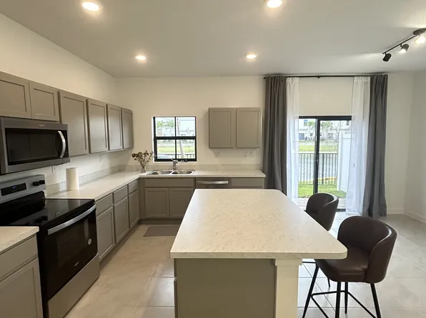 876 NW 3rd Way, Pompano Beach, FL 33060