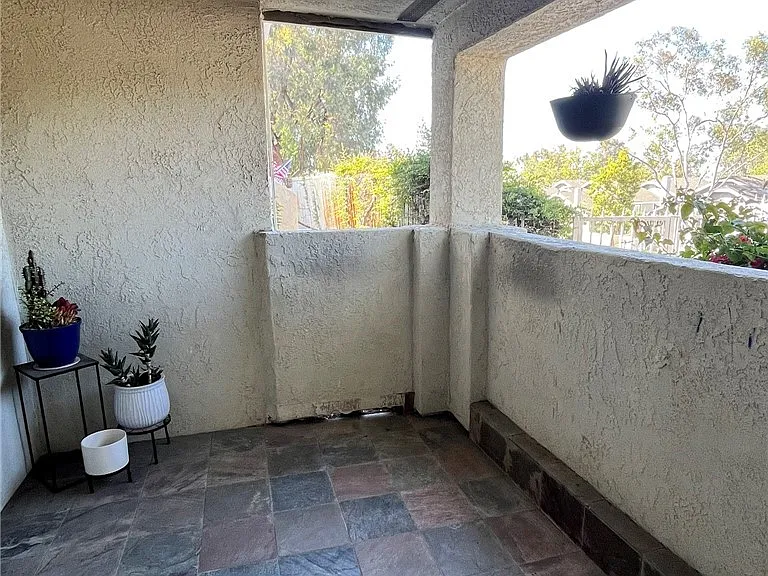 23335 La Crescenta — Photo 6