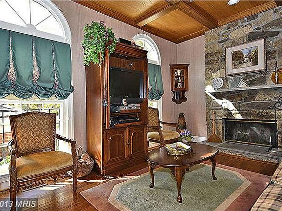 3rd image of 9407 Turnberry Dr