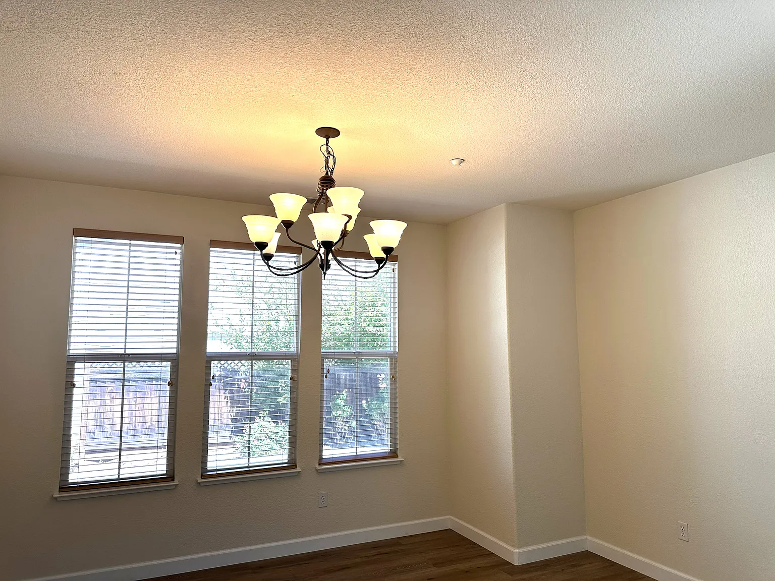 5 bed, 2848 sqft, $3,880 — Photo 4