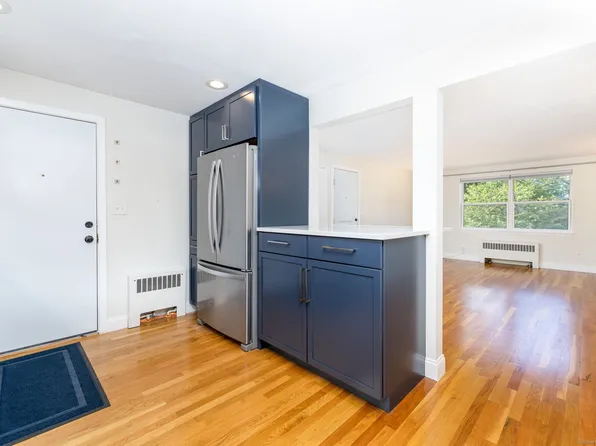 42A Arnold Way #42A, West Hartford, CT 06119