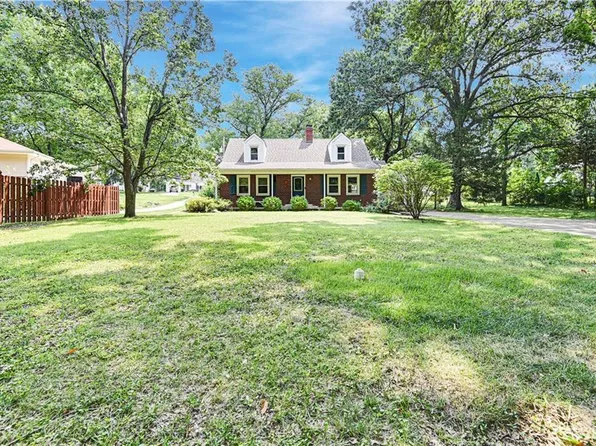 4935 N Troost Ave, Kansas City, MO 64118