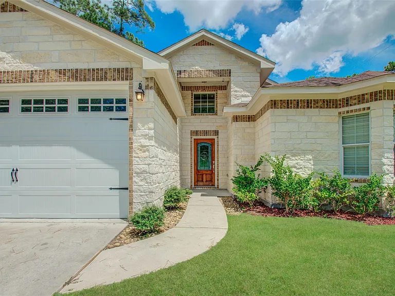10572 Twin Oak Dr — Photo 1