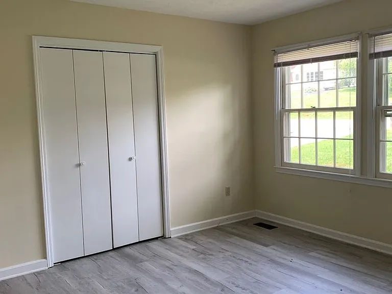 208 Woodbine Dr — Photo 12