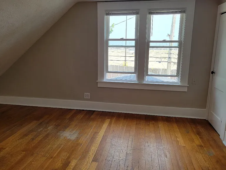 914 Middle St — Photo 15