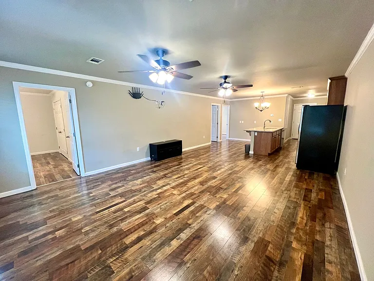 102 Dunn Cir — Photo 2
