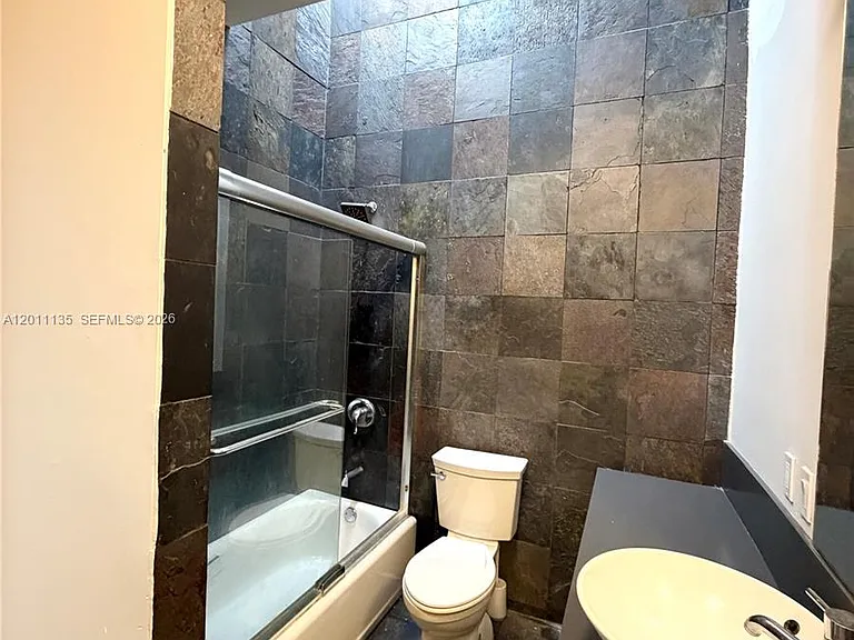 173 NW 36th St #2 — Photo 24