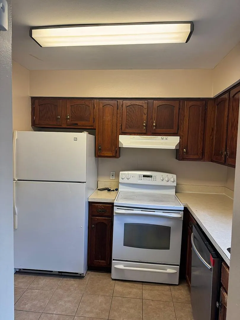 Recently Renovated 2 Bed 1 Bath Ready To Move In ASAP — Photo 3