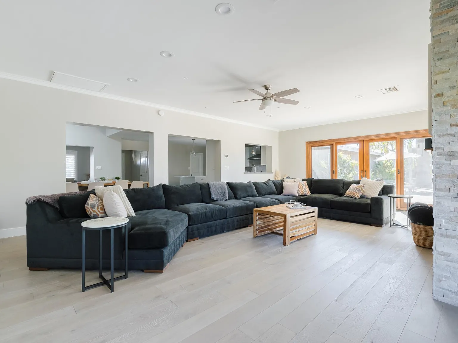 5 bed, 3180 sqft, $10,000 — Photo 4