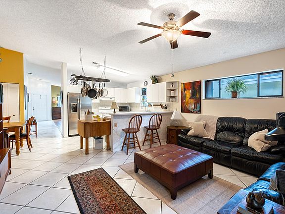 5th image of 1531 SW 102nd Terrace