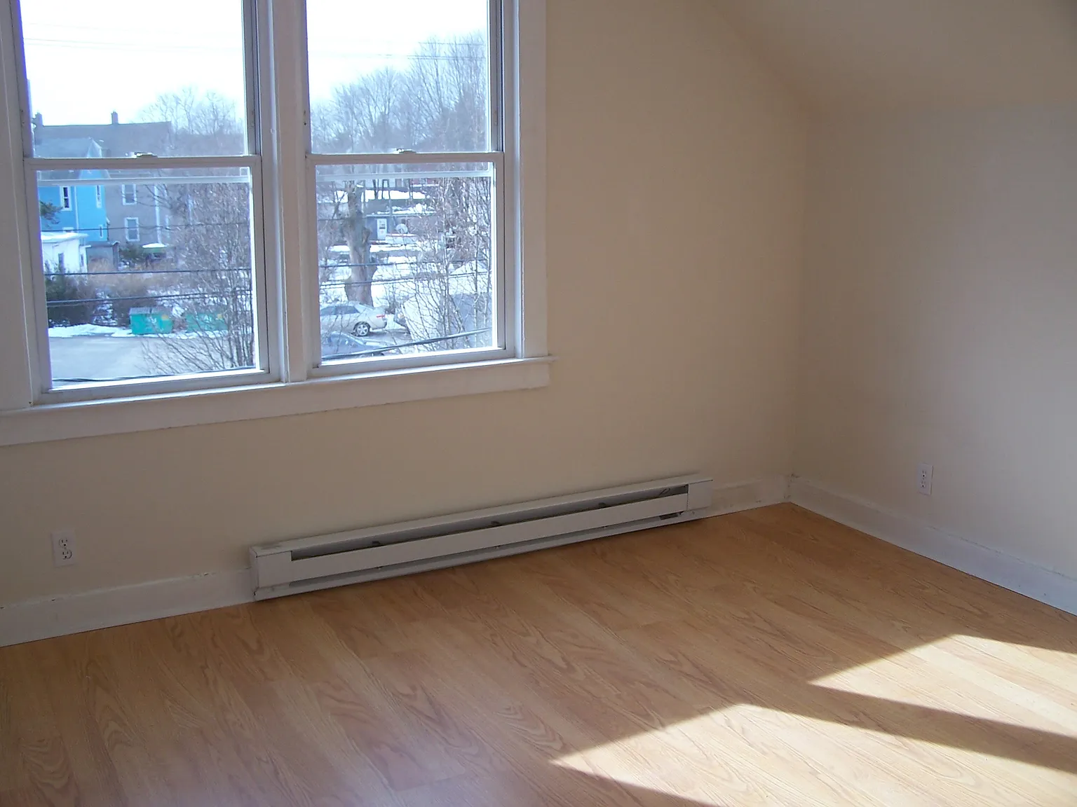 1 bed, 950 sqft, $1,350 — Photo 1