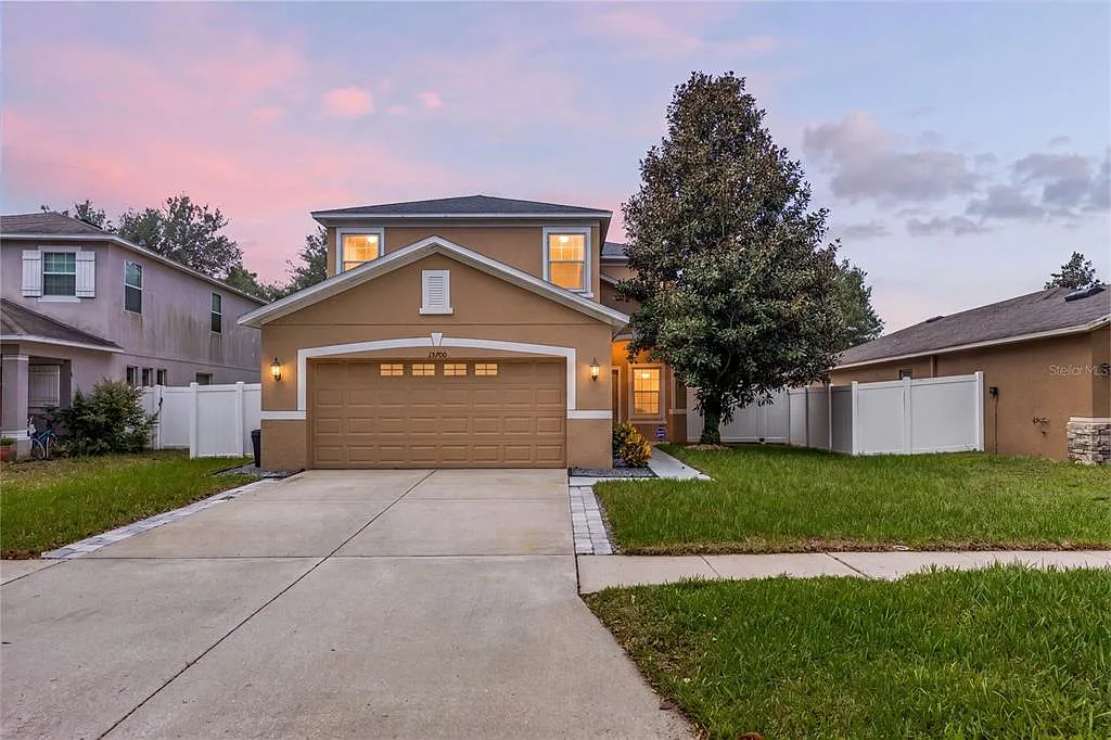 4 bed, 2.5 bath, 2392 sqft, $2,500 — Photo 1