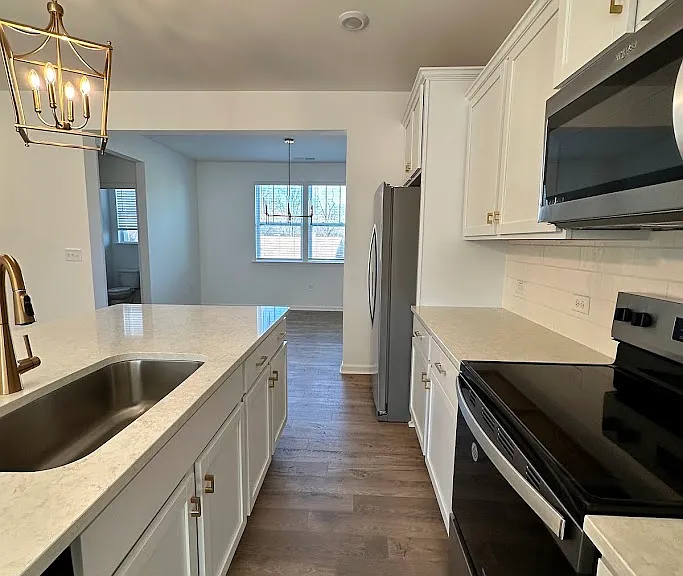 353 E 4th St — Photo 18