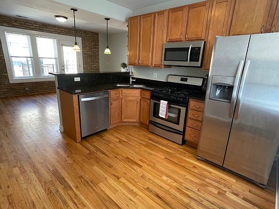 4th image of 2338 W Granville Ave #3