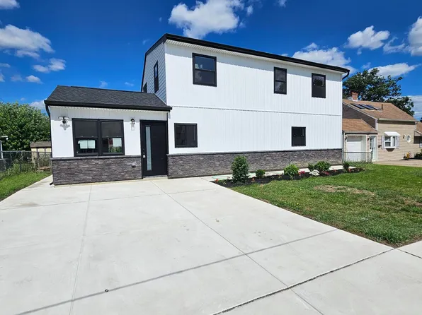 9215 Andover Rd, Philadelphia, PA 19114