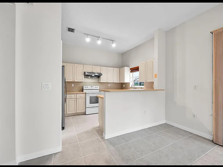 13761 N Garden Cove Cir — Photo 19