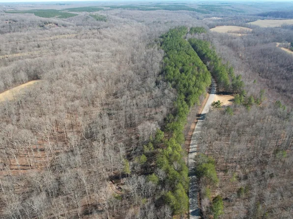 2 Canaan Rd, Lawrenceburg, TN 38464