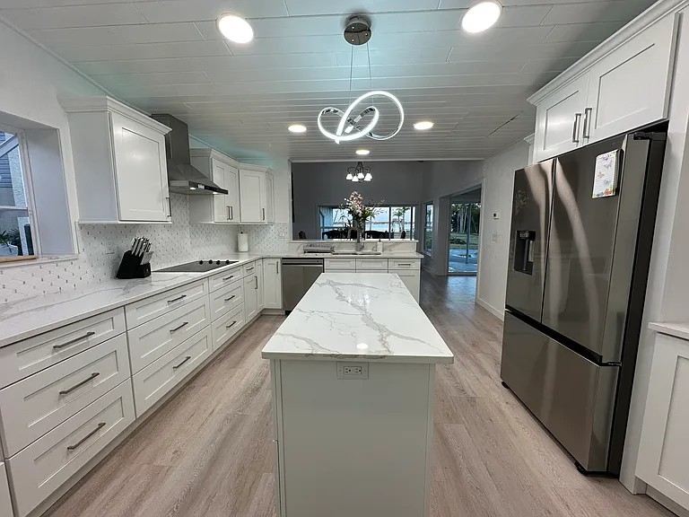 2650 Philippe Pkwy — Photo 2