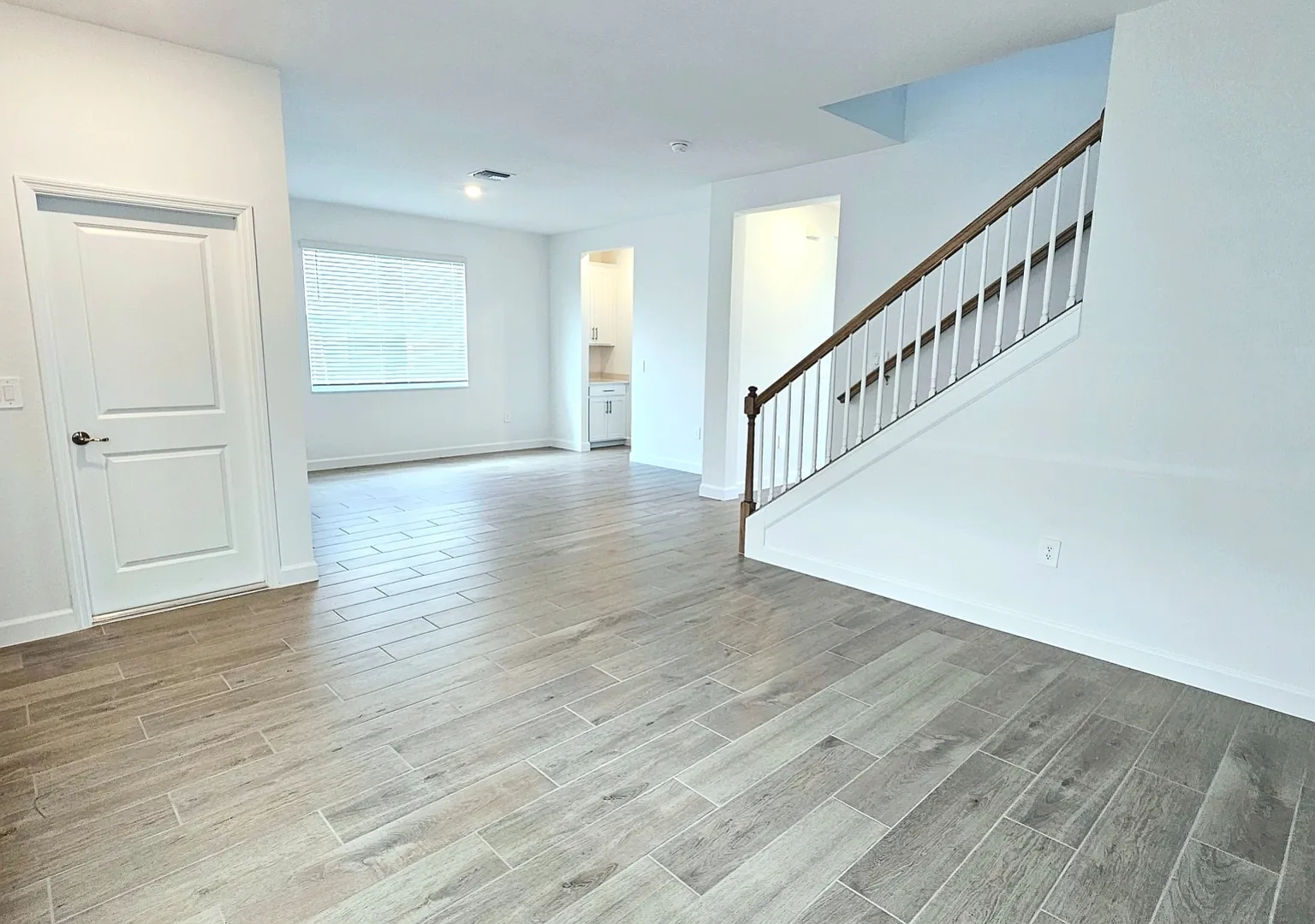 5 bed, 4.5 bath, 3283 sqft, $3,850 — Photo 3