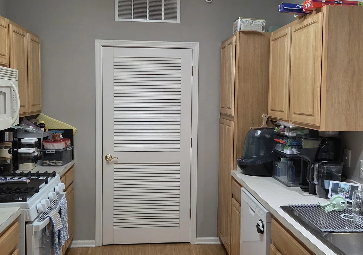 2 bed, 1199 sqft, $2,100 — Photo 3