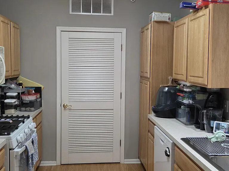 1259 W Lake St #206 — Photo 3