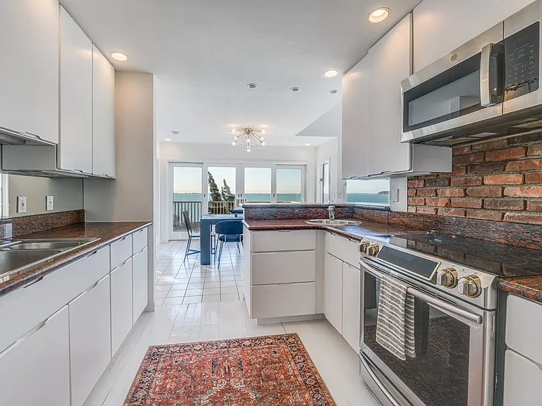 4 Peconic Rd — Photo 14