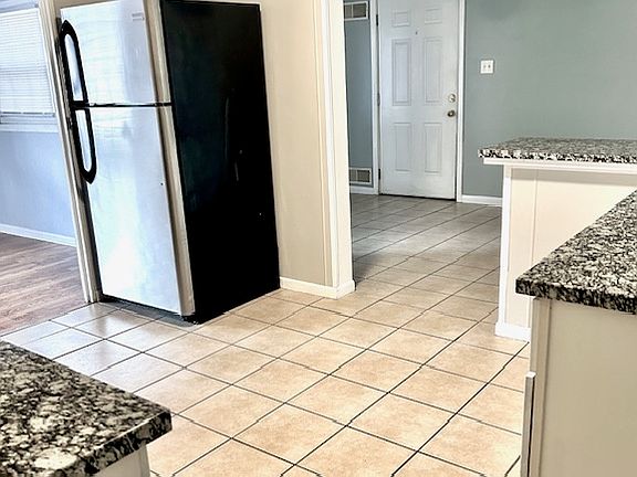 4th image of 302 Kelly Ct
