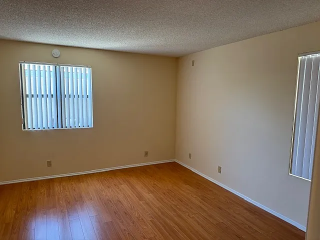 1305 Stanley Ave #15 — Photo 4