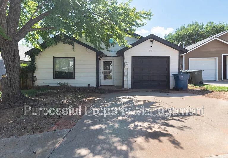 313 Belmont Dr — Photo 2