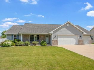 2149 Garden Grove Ln, Green Bay, WI 54311
