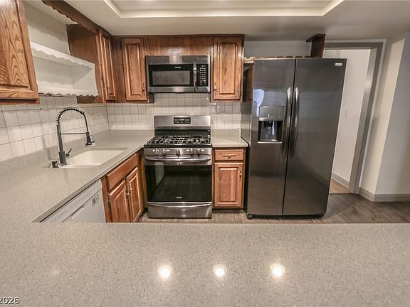 4th image of 2783 Carnation Ln
