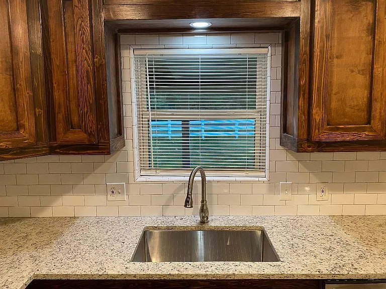 10451 N Essex Dr — Photo 3